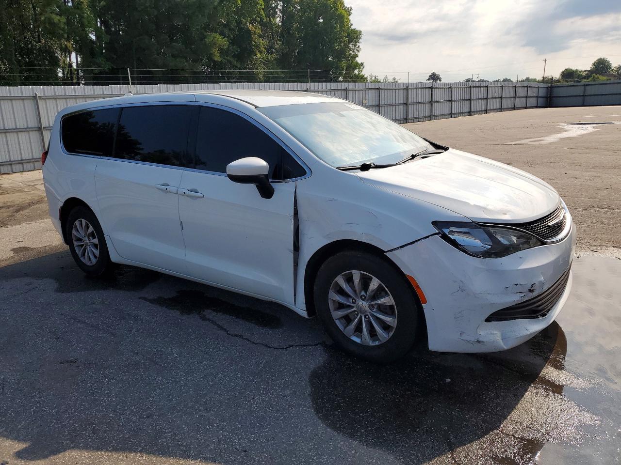 2017 Chrysler Pacifica Touring - Фото 4