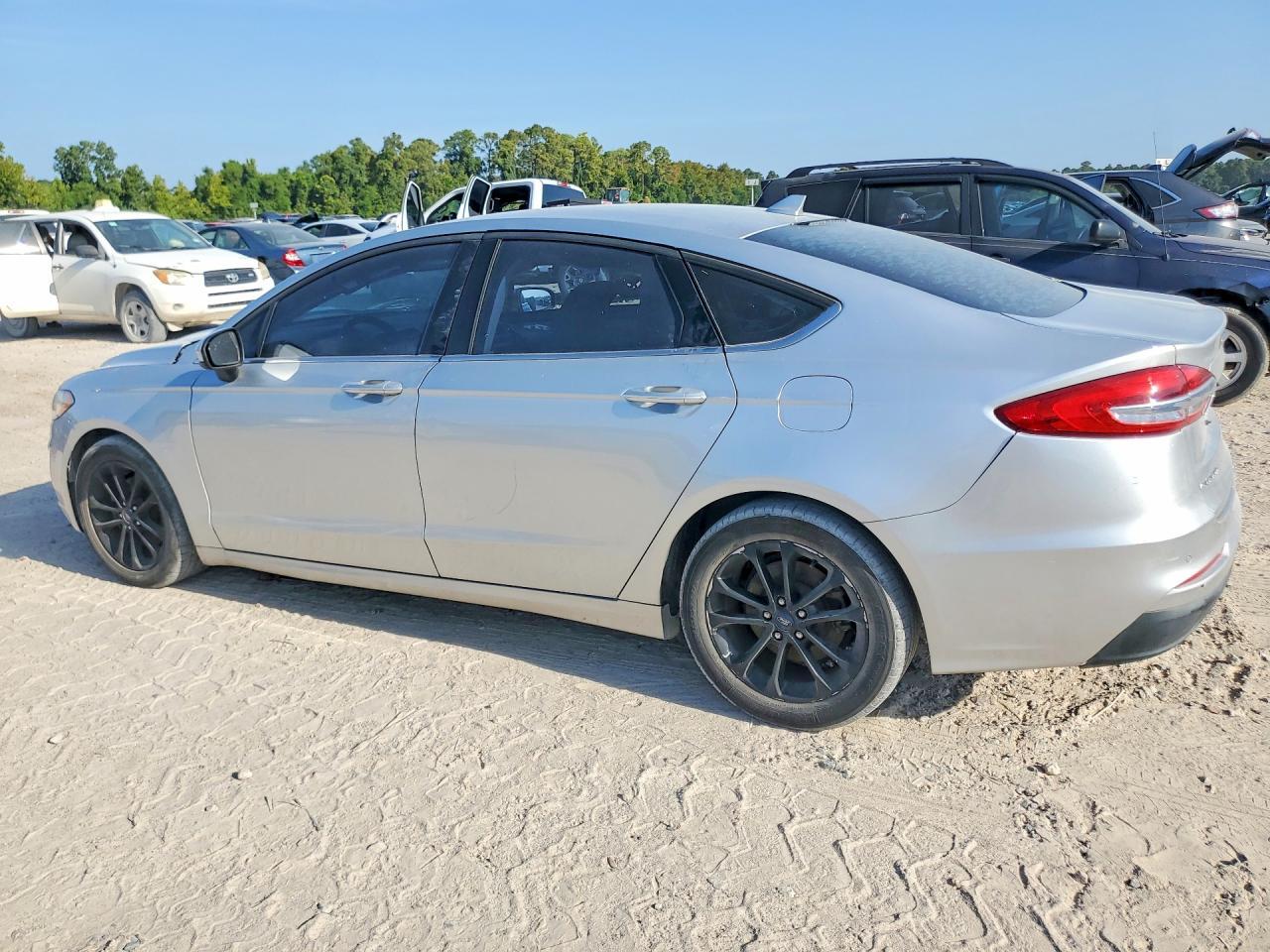 2019 Ford Fusion Se - Image 2
