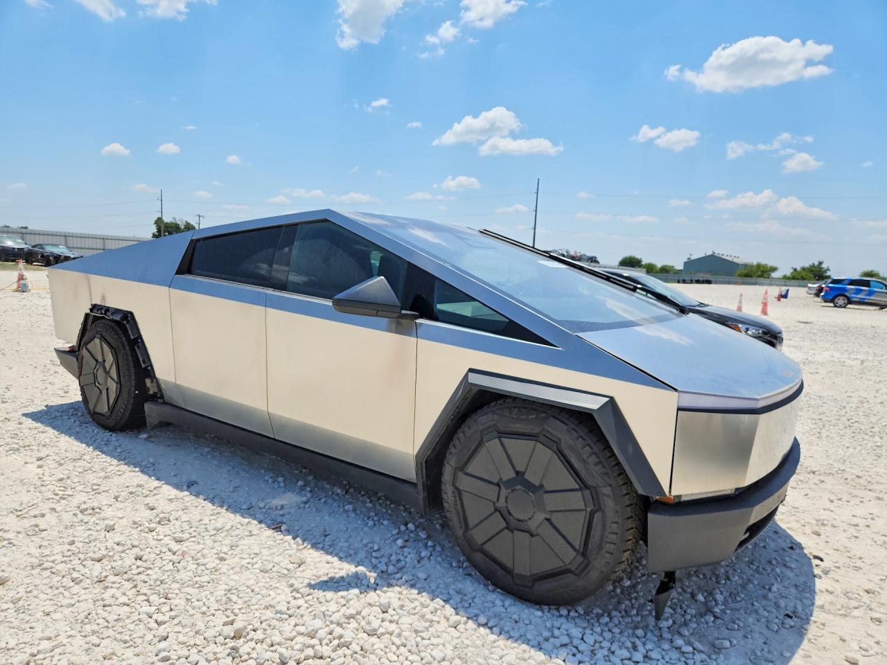 2025 Tesla Cybertruck - Image 4