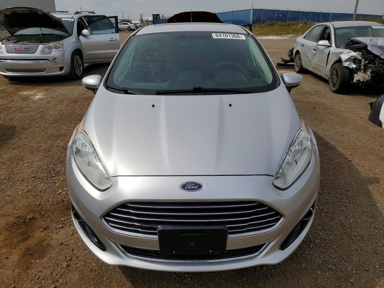 2015 Ford Fiesta Titanium - Фото 5