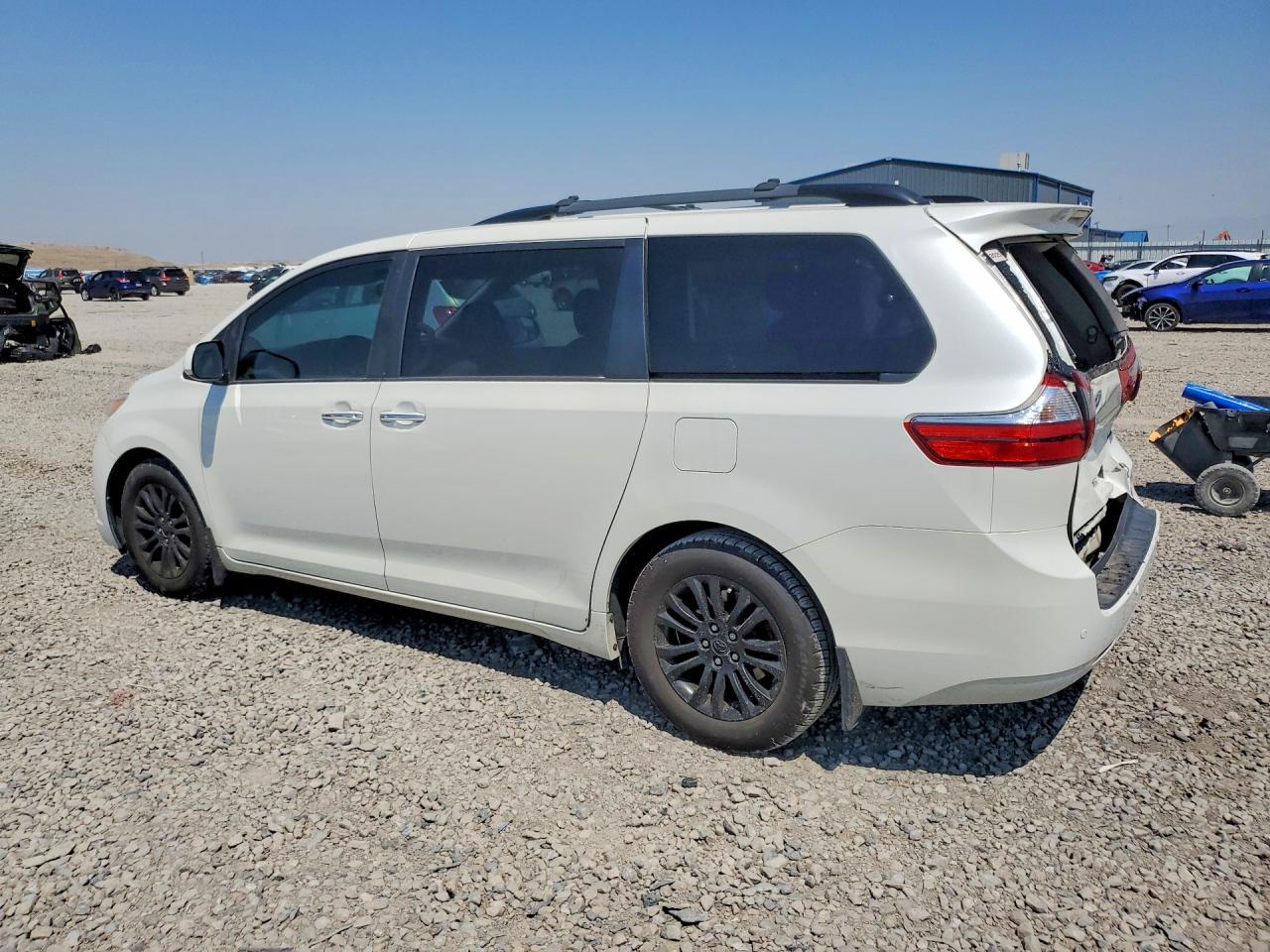 2016 Toyota Sienna Xle Premium 8-Passenger - Фото 2