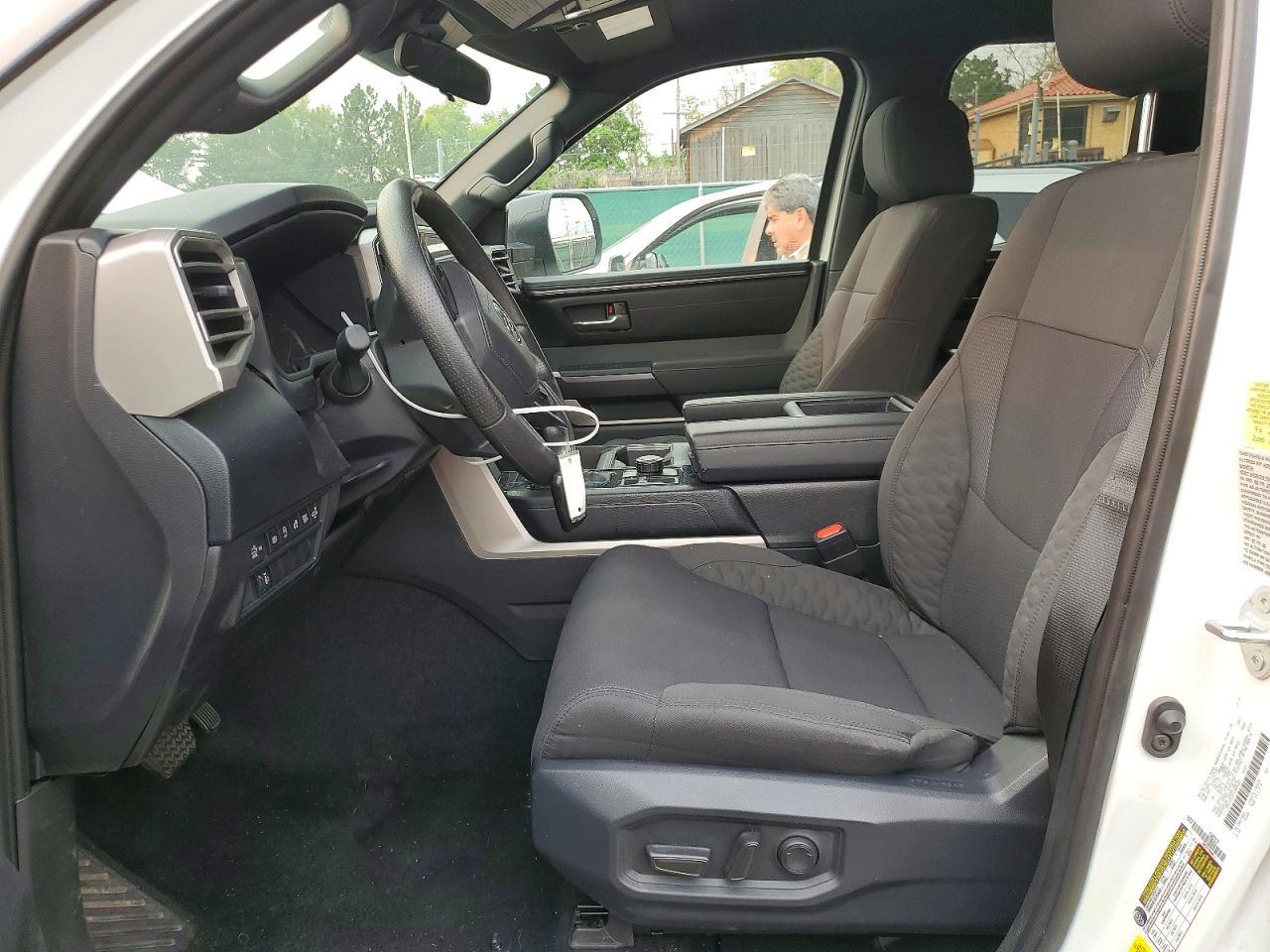 2025 Toyota Tundra Double Cab Sr5 - Image 7