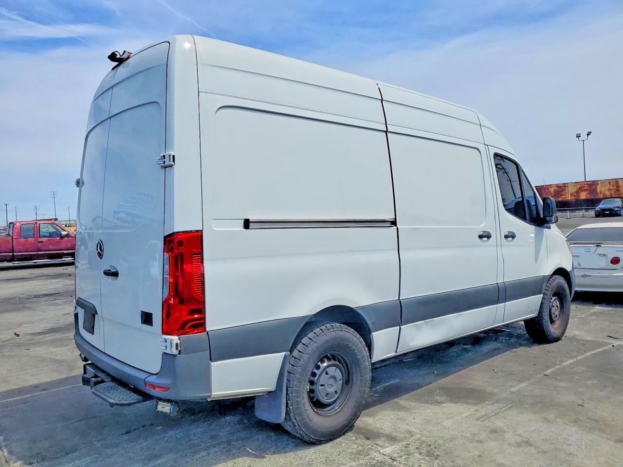 2024 Mercedes-Benz Sprinter 2500 Delivery Van - Фото 3