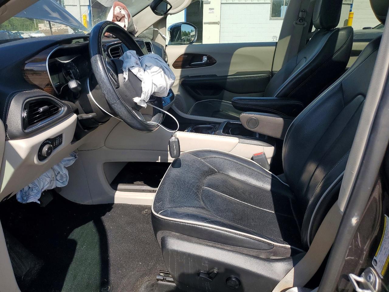2022 Chrysler Pacifica Limited - Image 7