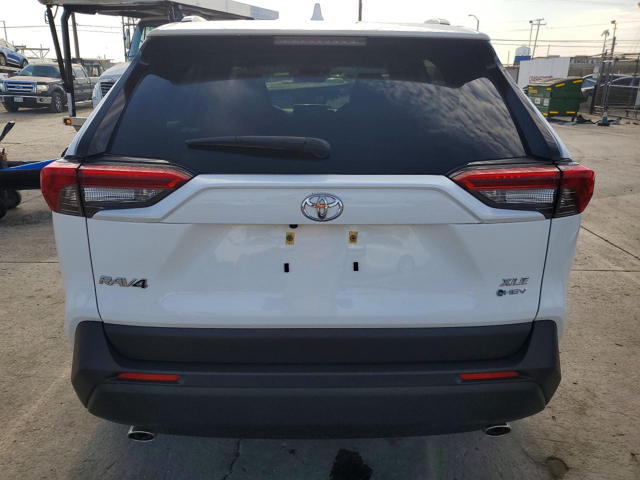 2025 Toyota Rav4 Hybrid Xle - Image 6