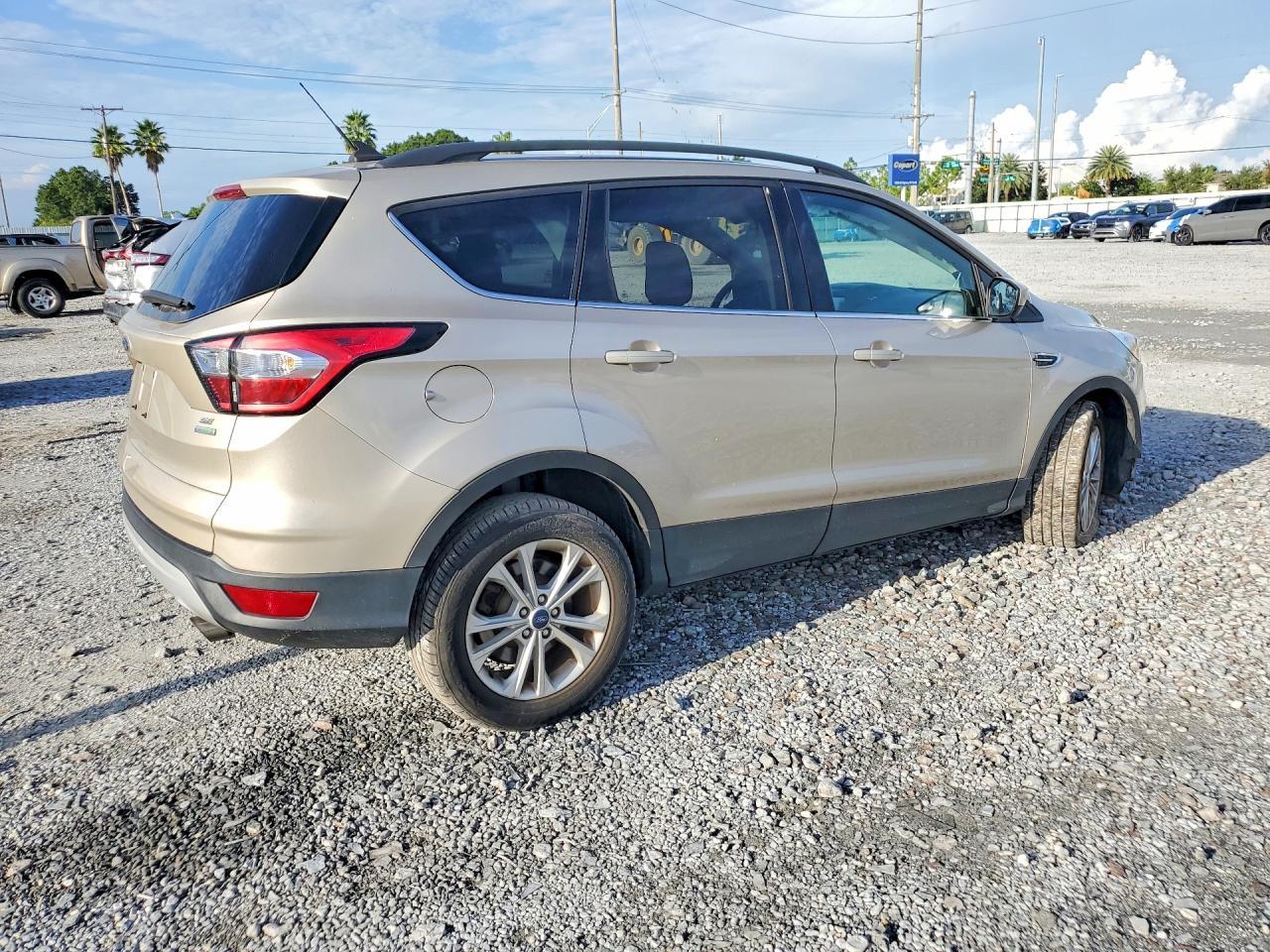 2018 Ford Escape Se - Фото 3