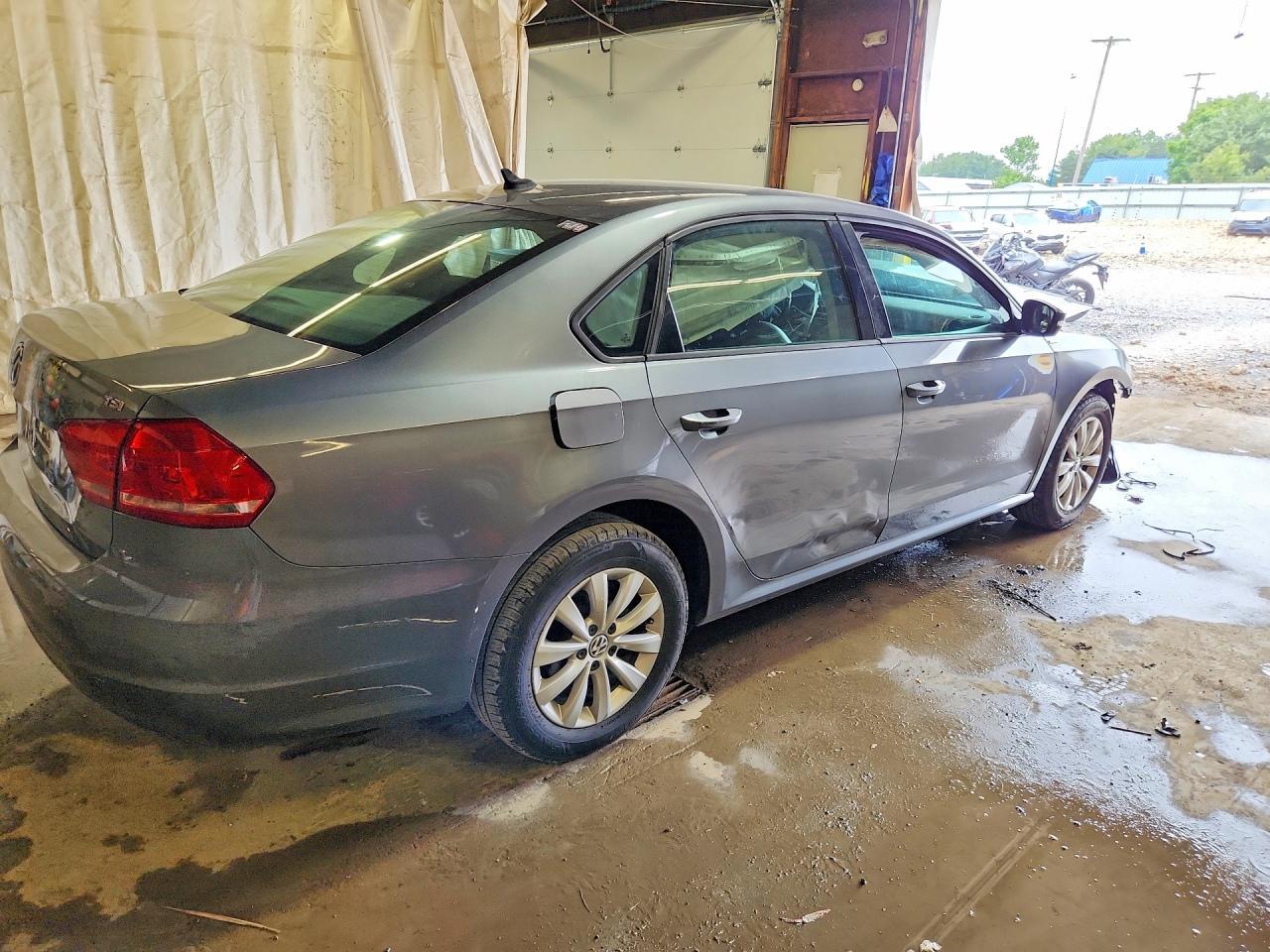 2014 Volkswagen Passat S - Image 3