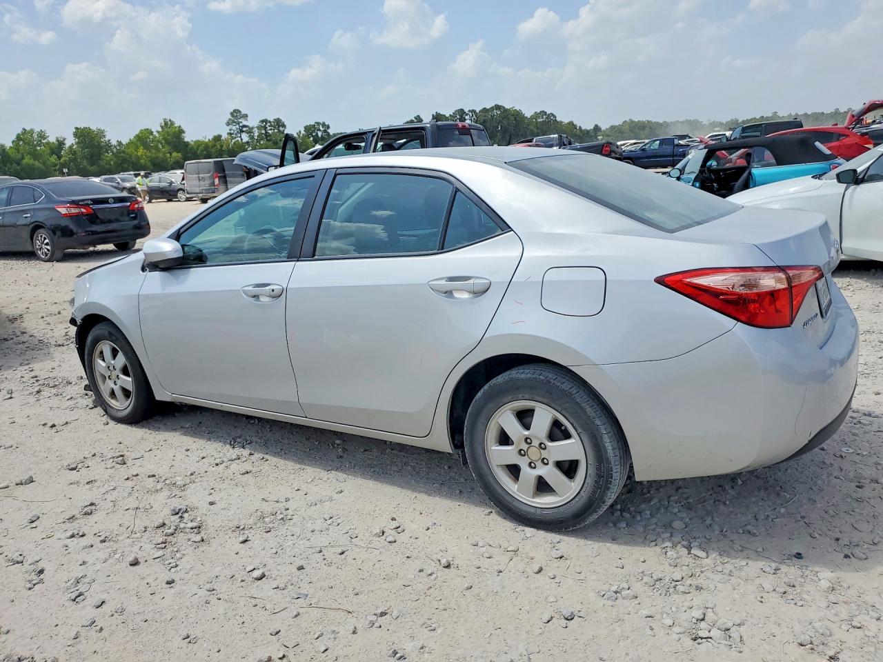 2017 Toyota Corolla Le - Фото 2
