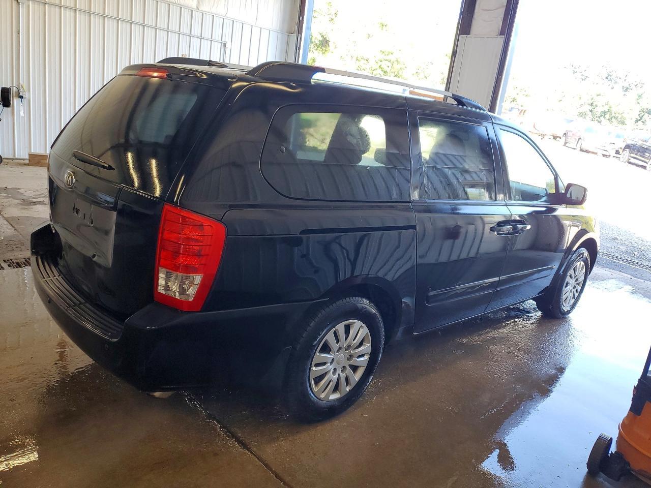 2014 Kia Sedona Lx - Image 3