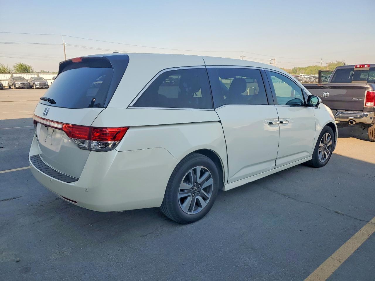 2016 Honda Odyssey Touring - Фото 3