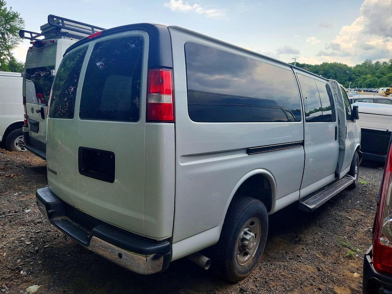 2023 Chevrolet Express G3500 Ls - Фото 3