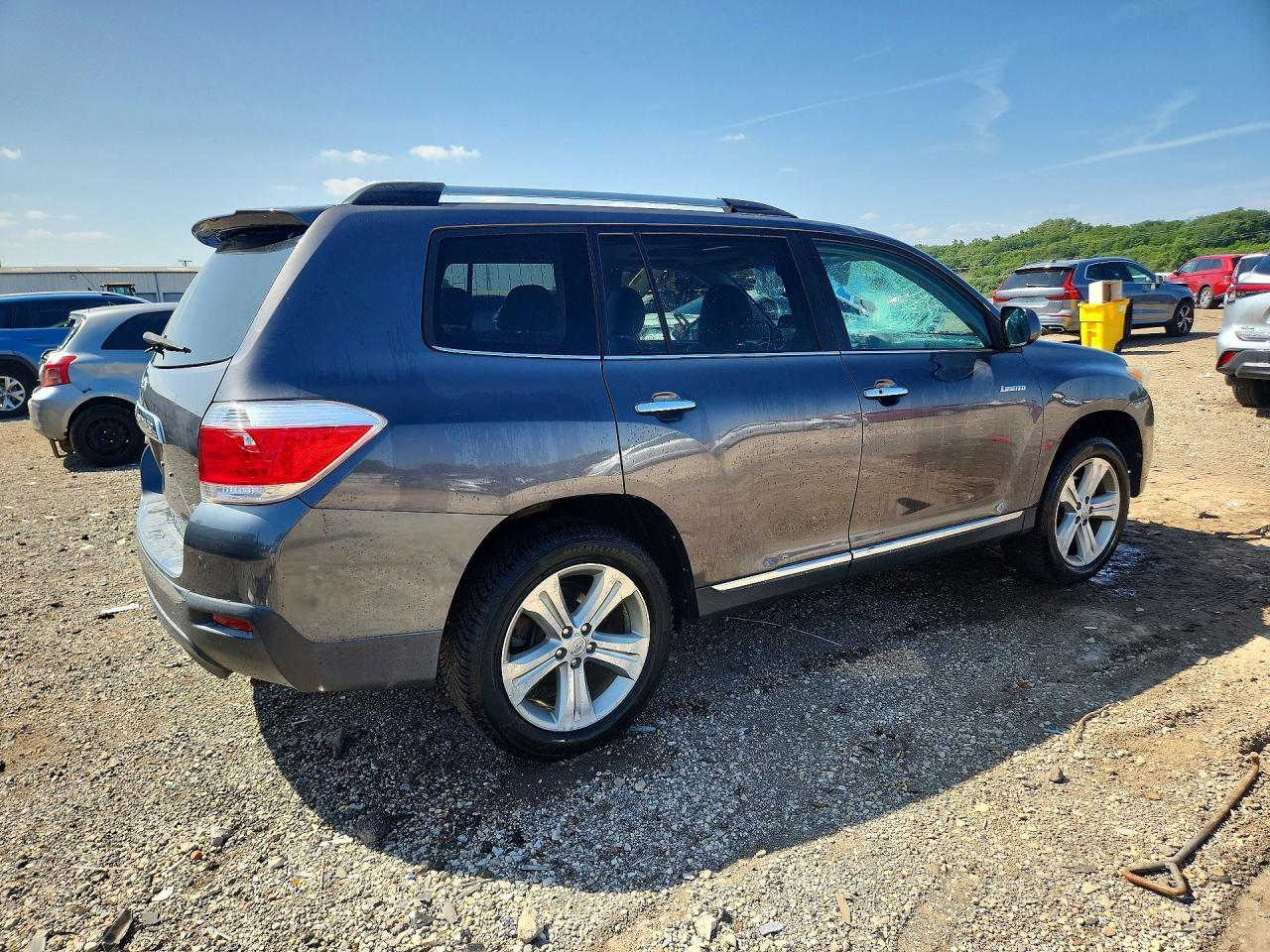 2013 Toyota Highlander Limited - Image 3