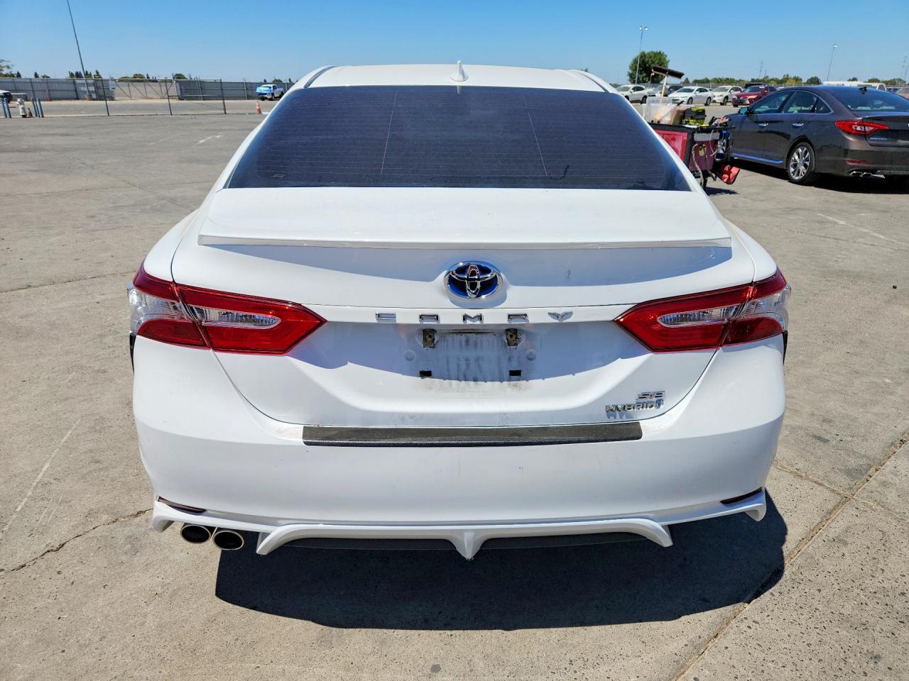 2020 Toyota Camry Se - Image 6