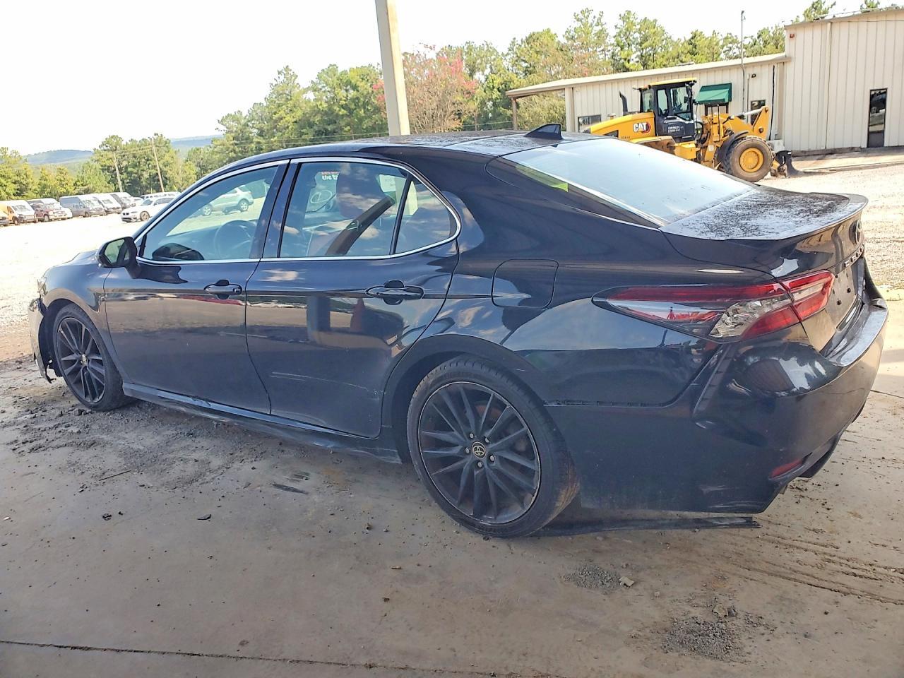 2022 Toyota Camry Xse - Фото 2