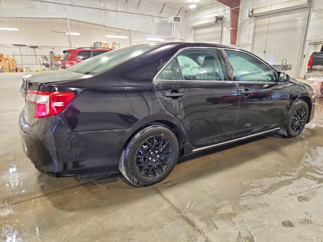 2014 Toyota Camry Le - Фото 3