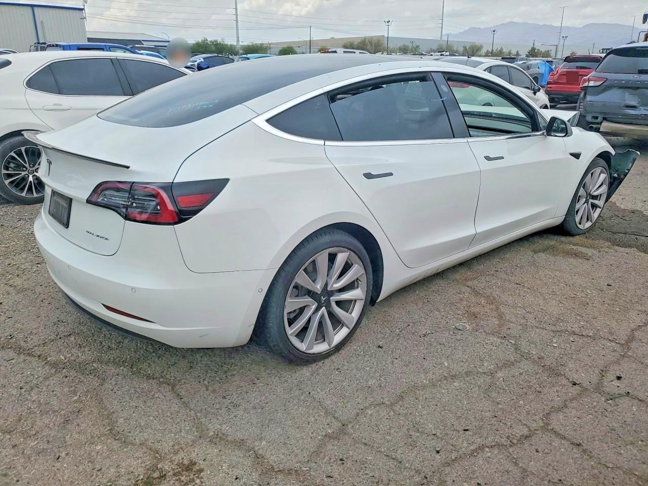 2020 Tesla Model 3 - Фото 3
