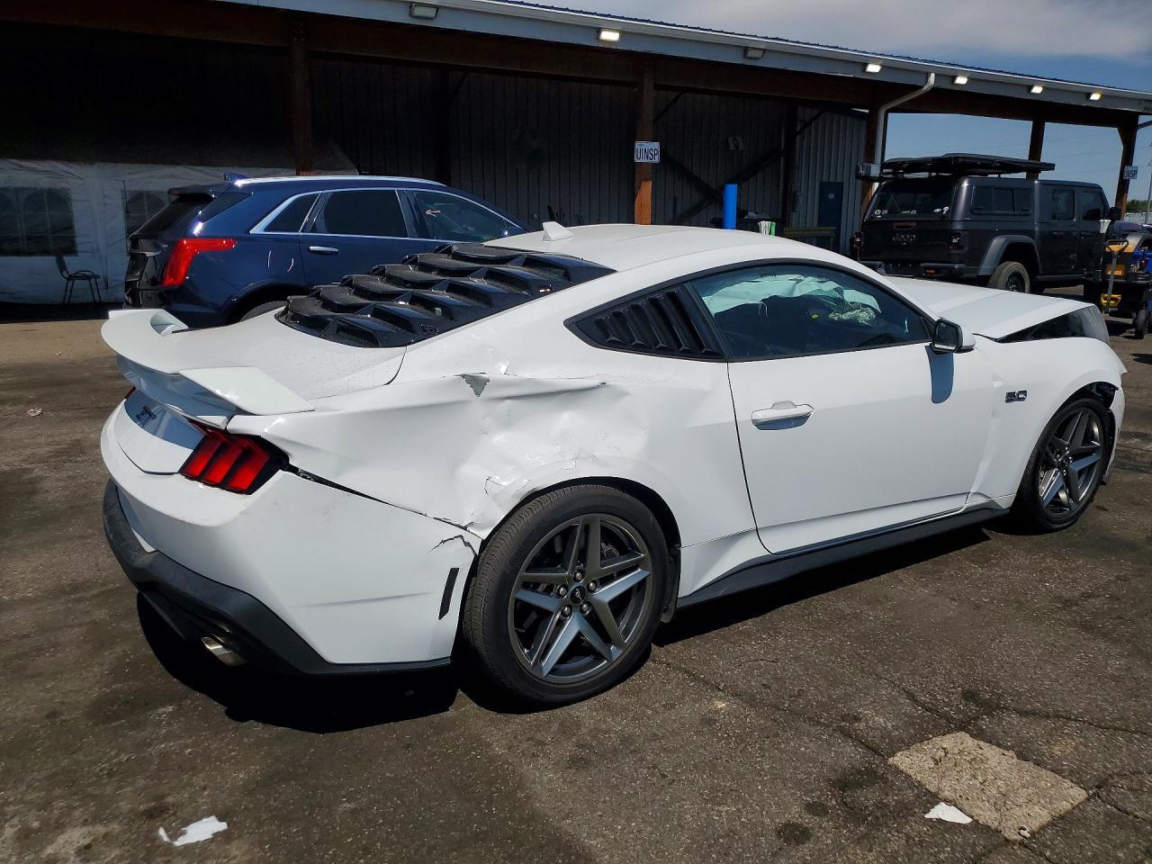 2024 Ford Mustang Gt - Фото 3