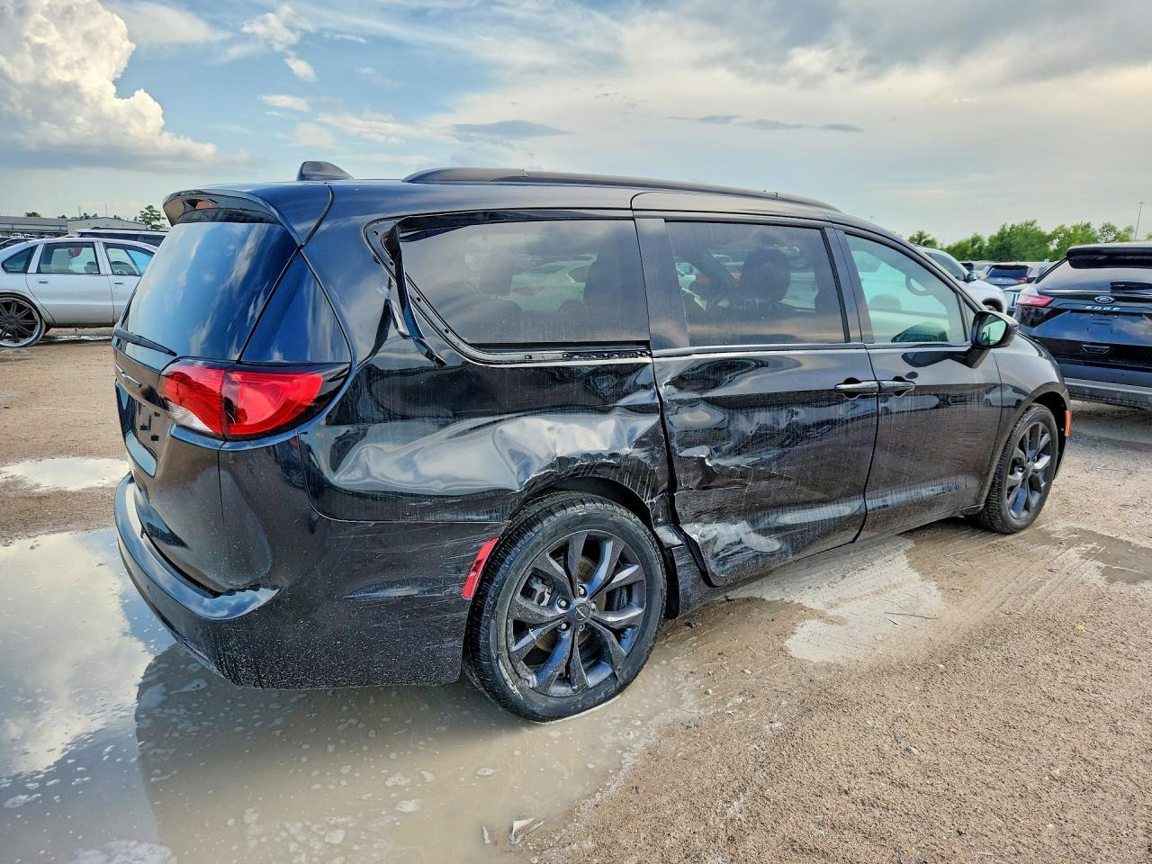 2020 Chrysler Pacifica Touring L - Image 3