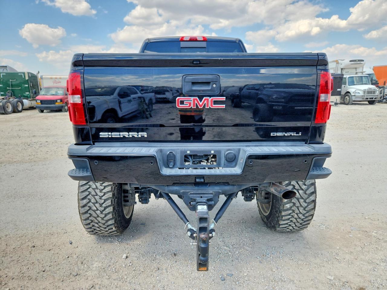 2015 GMC Sierra K2500 Denali - Image 6