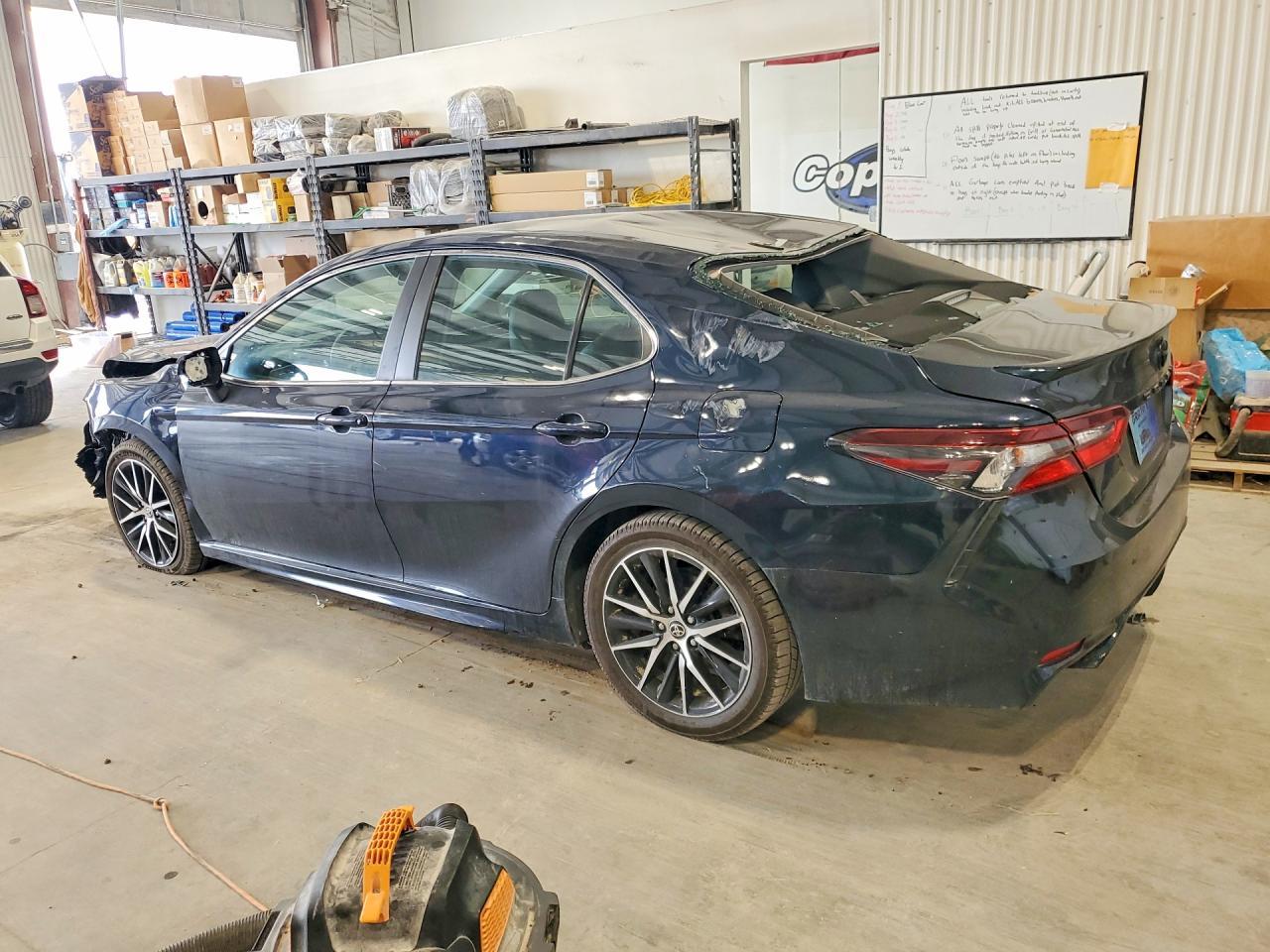 2021 Toyota Camry Se - Фото 2