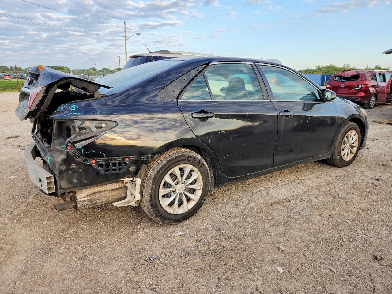 2015 Toyota Camry Le - Фото 3