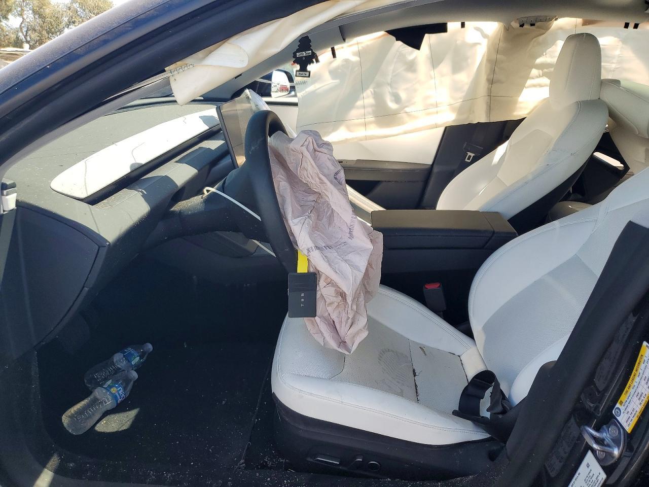 2025 Tesla Model 3 - Image 7
