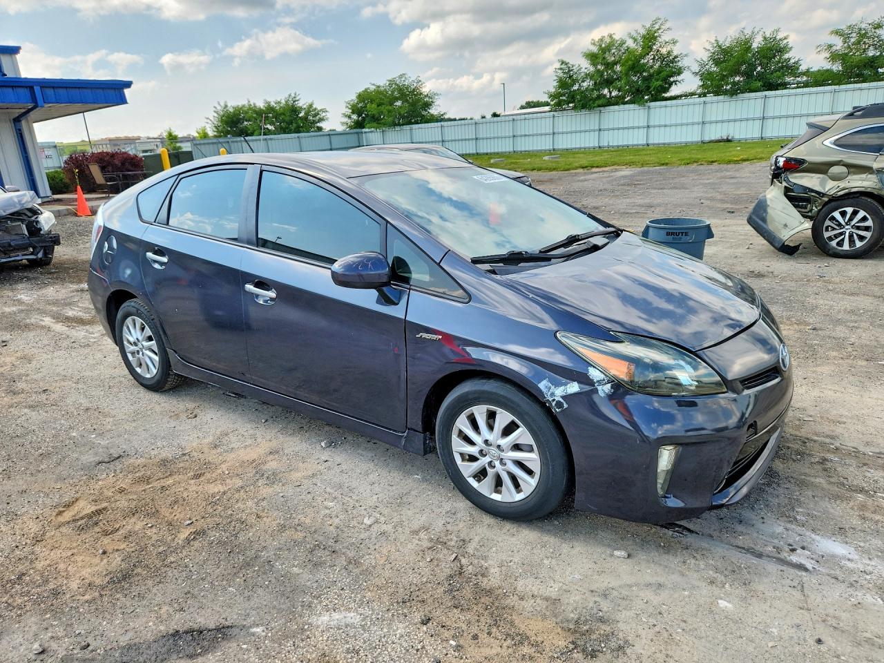 2014 Toyota Prius Plug-In Hybrid Base - Image 4