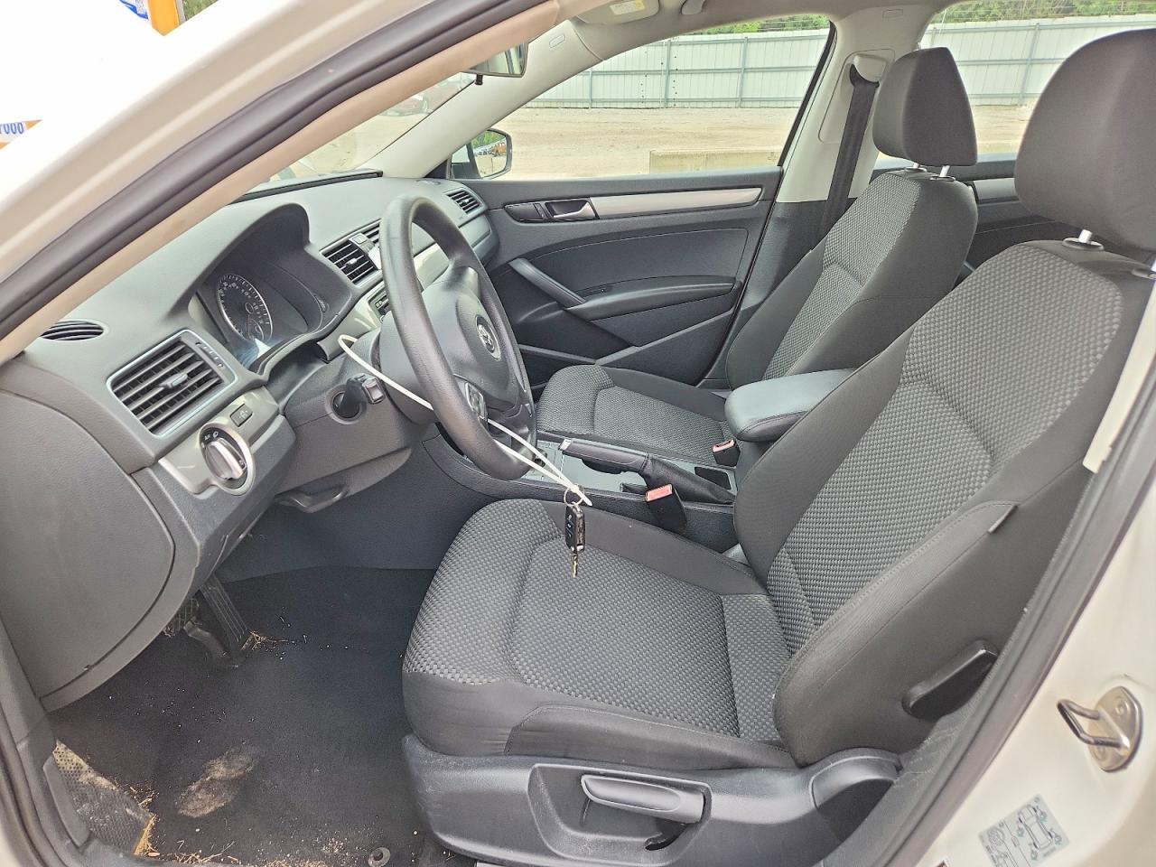 2014 Volkswagen Passat S - Фото 7