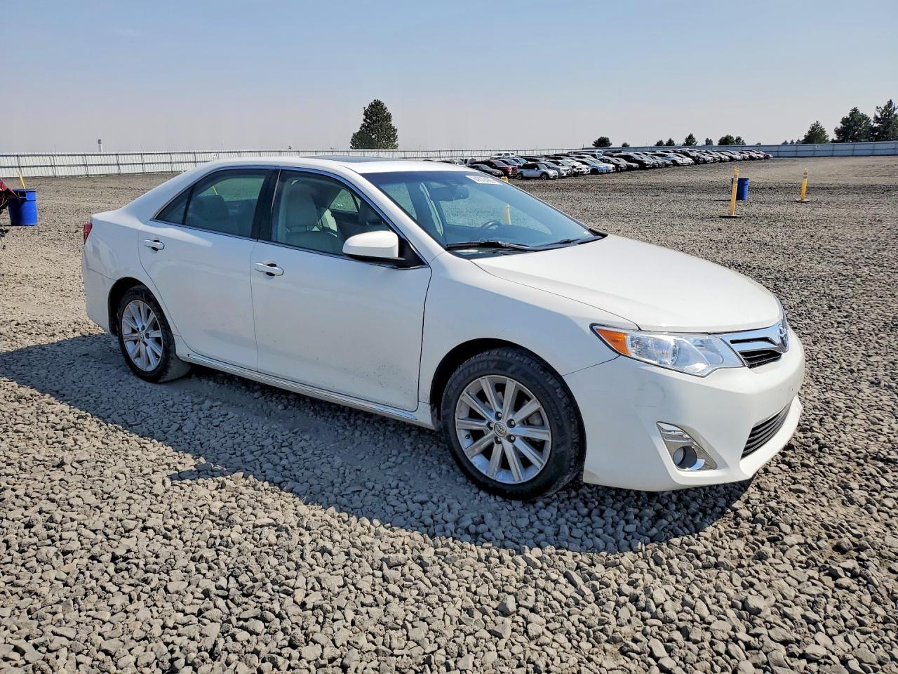 2014 Toyota Camry Hybrid Xle - Image 4