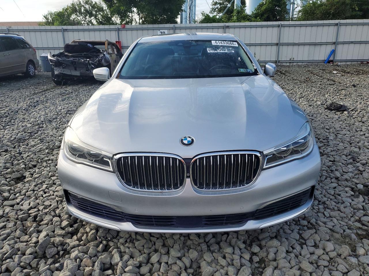 2016 BMW 750 Xi - Image 5