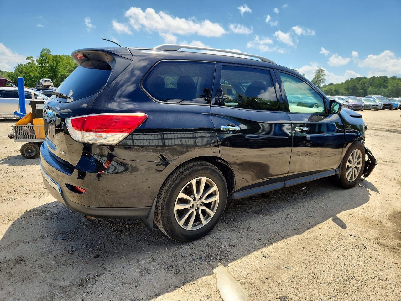 2016 Nissan Pathfinder S - Image 3