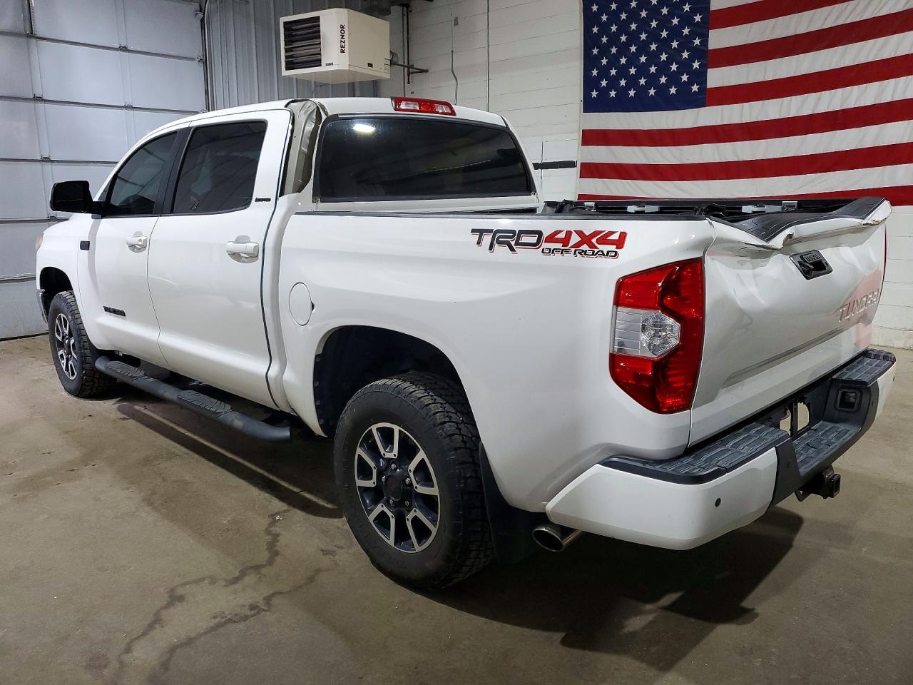 2015 Toyota Tundra Crewmax Limited - Фото 2
