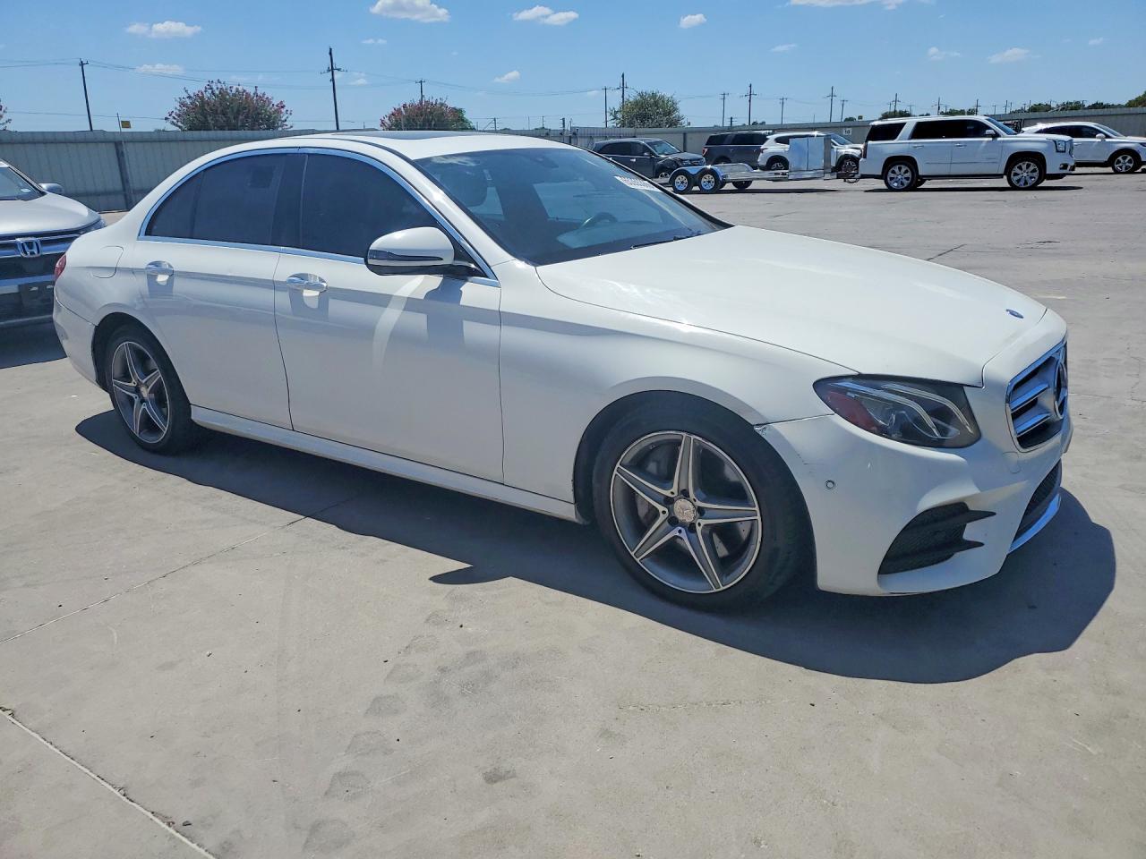 2017 Mercedes-Benz E 300 - Фото 4