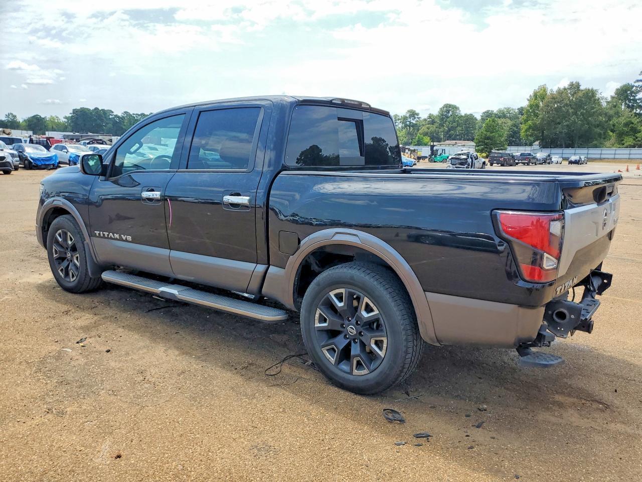 2020 Nissan Titan Platinum Reserve - Фото 2