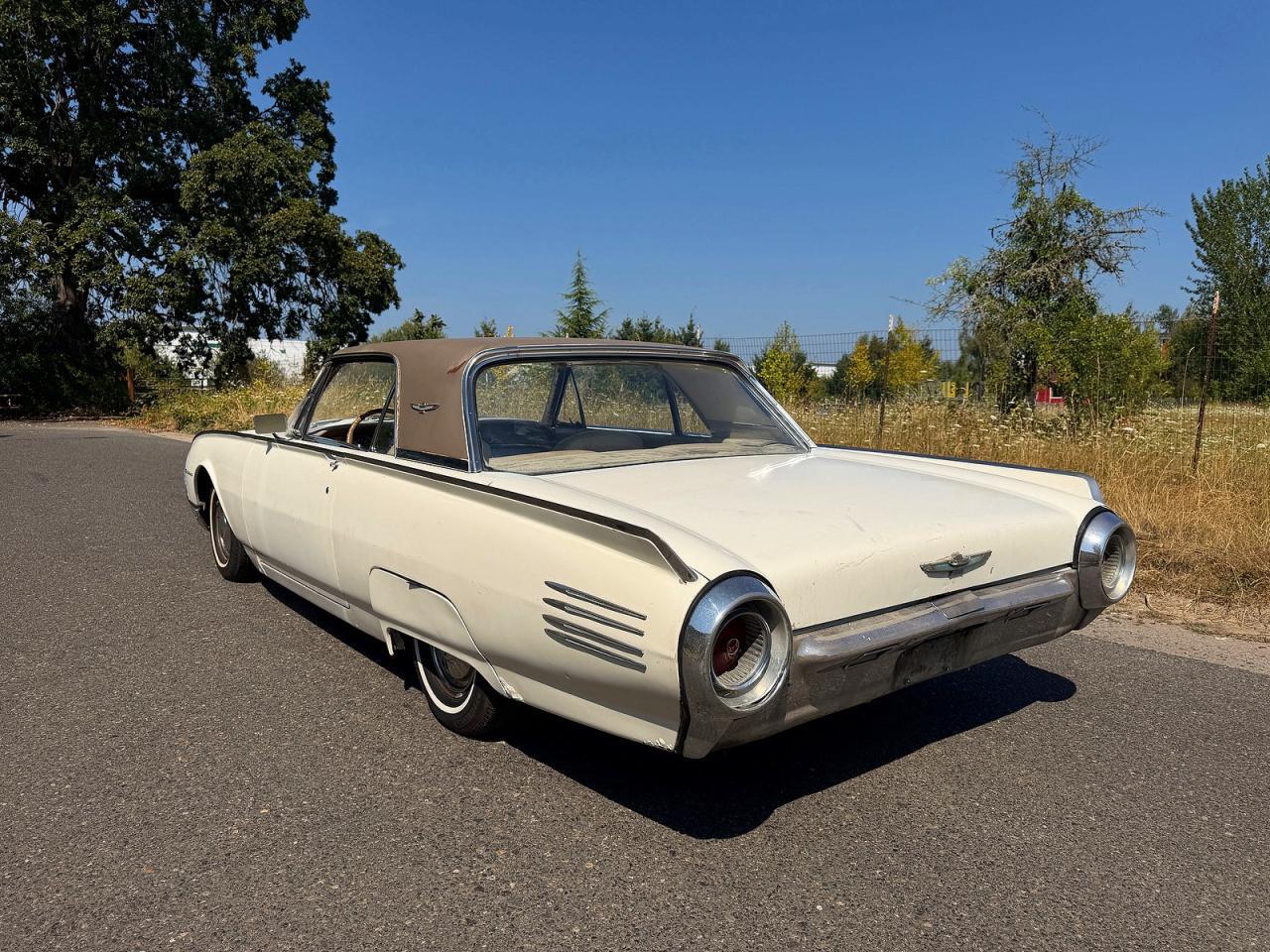 1961 Ford T-Bird - Фото 3