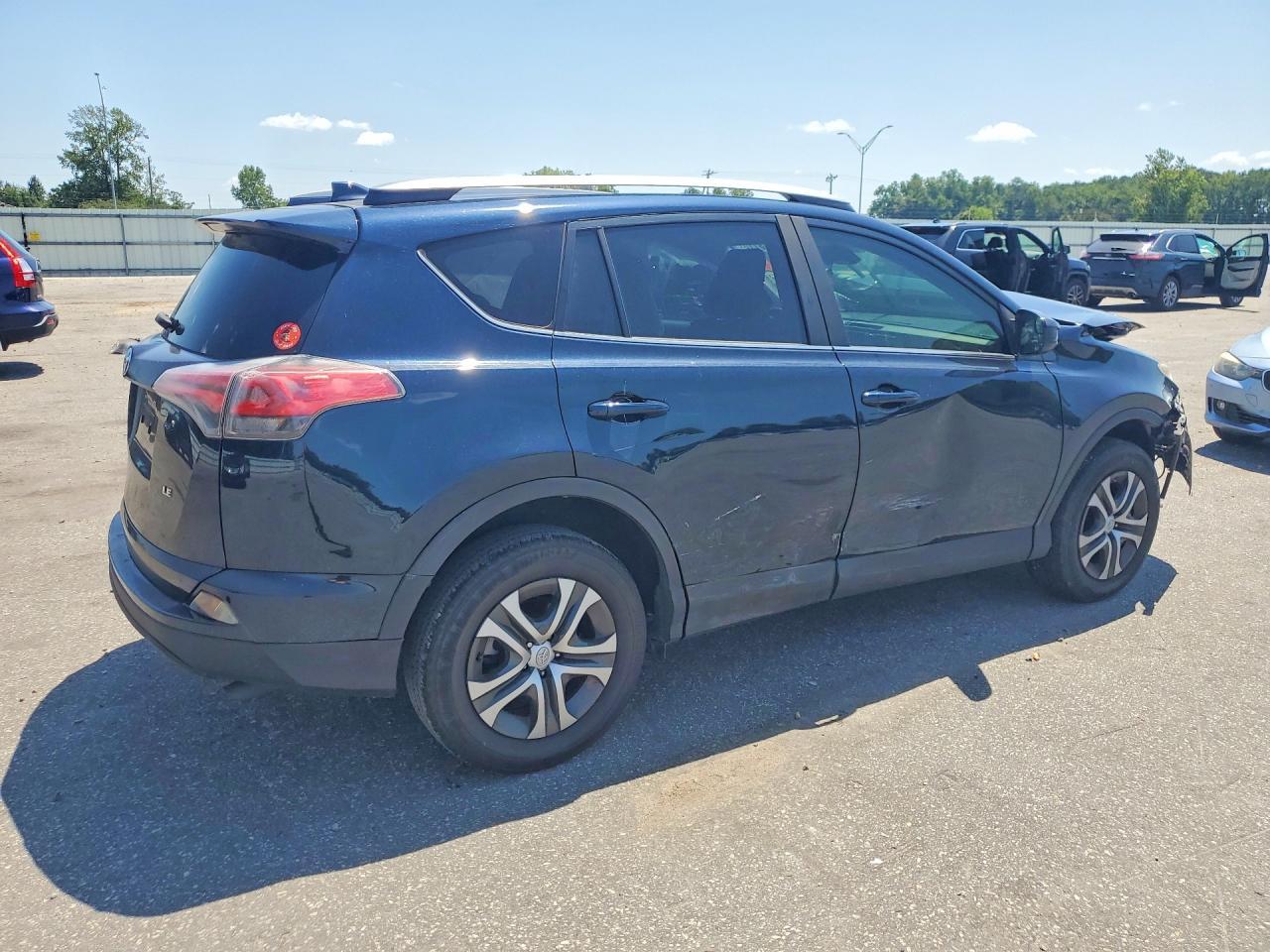 2017 Toyota Rav4 Le - Фото 3