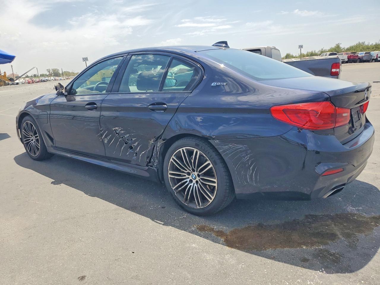 2019 BMW 530E - Фото 2