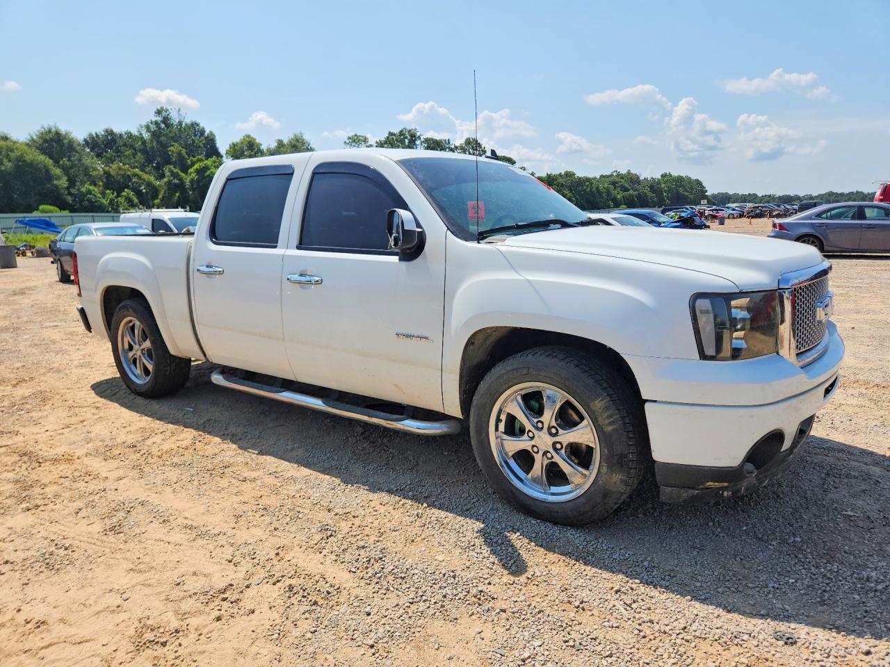 2010 GMC Sierra K1500 Denali - Image 4