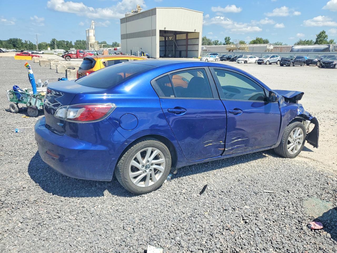2013 Mazda 3 I - Image 3