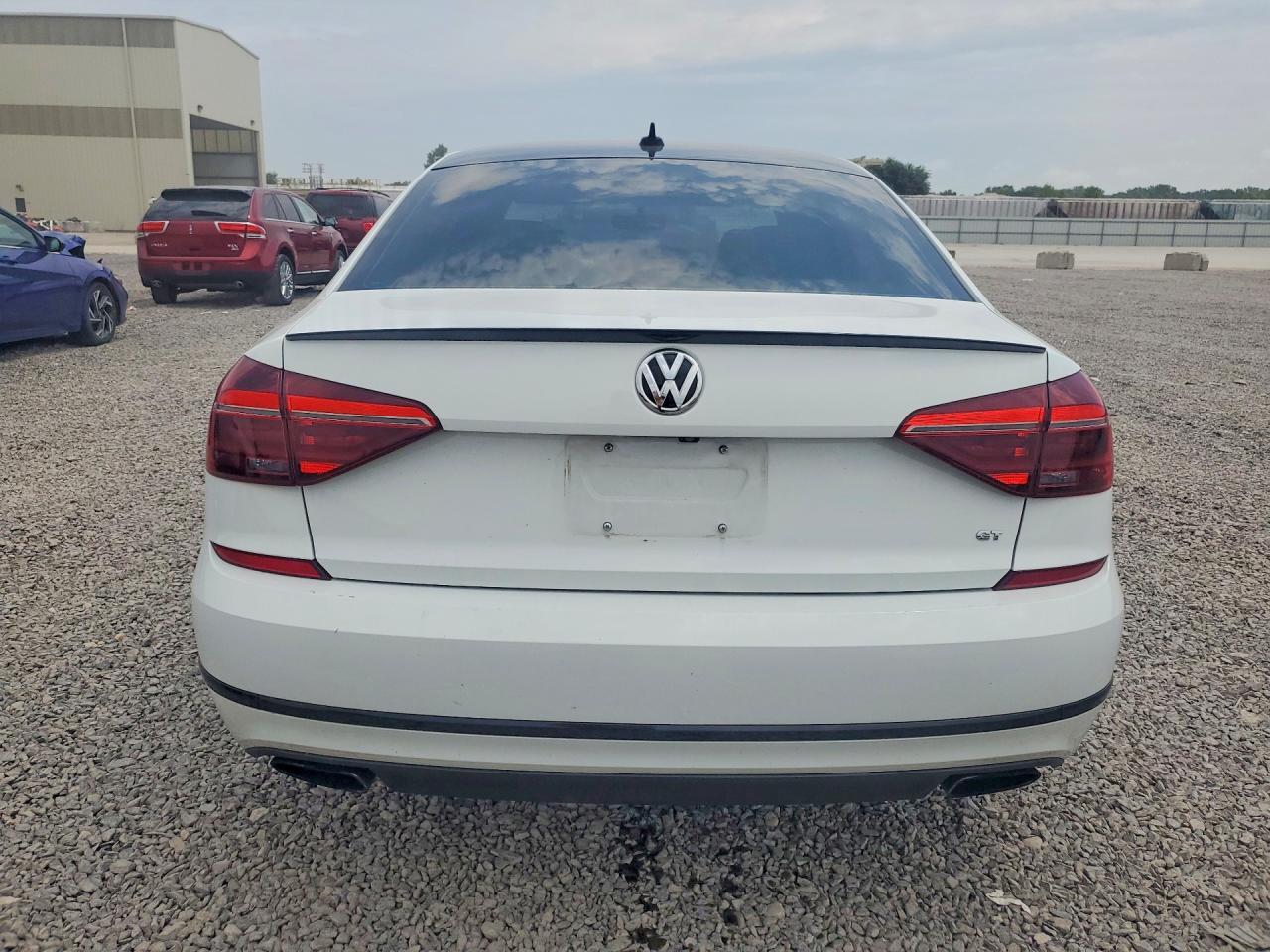 2018 Volkswagen Passat Gt - Image 6