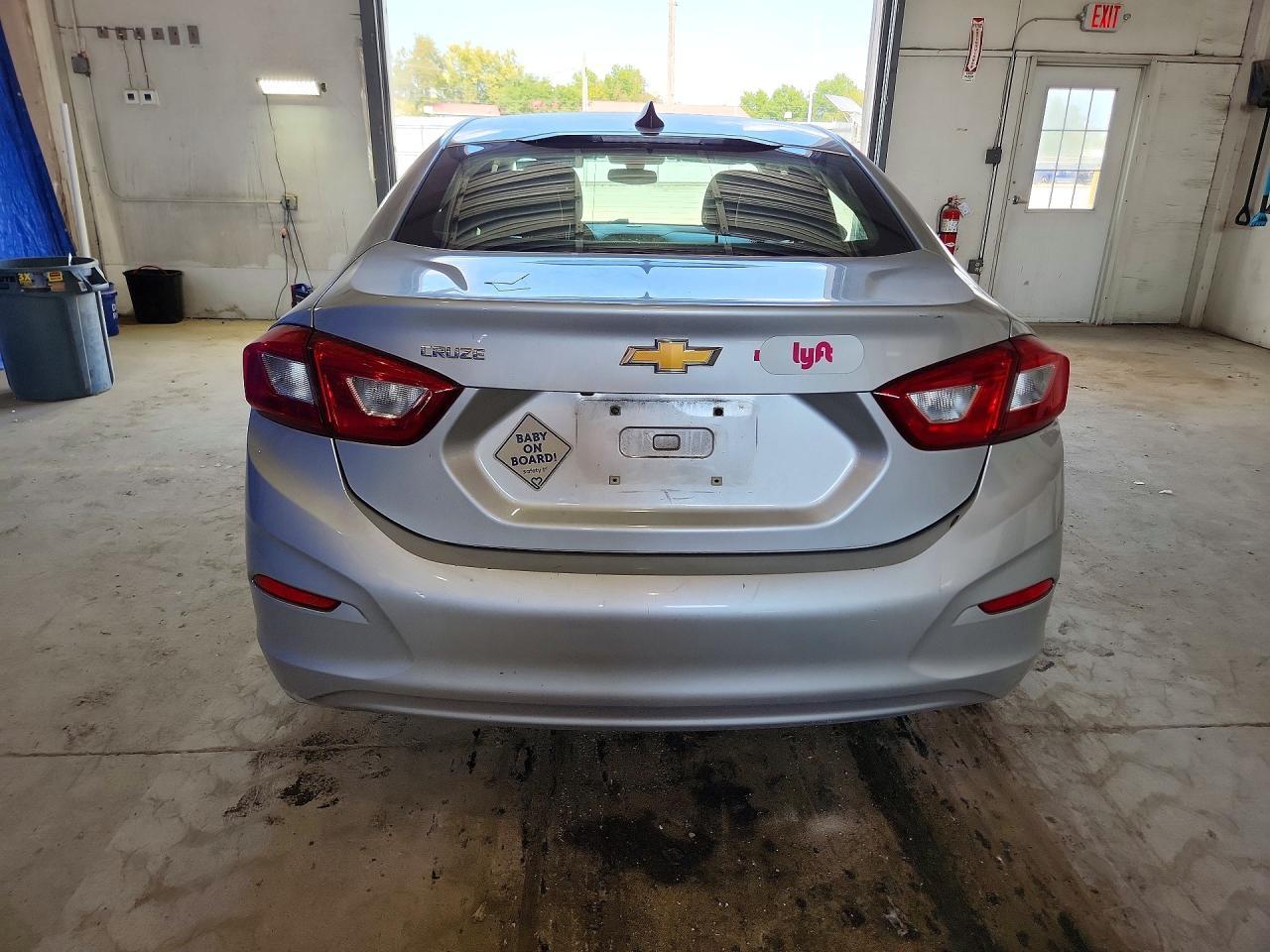 2018 Chevrolet Cruze Ls - Image 6