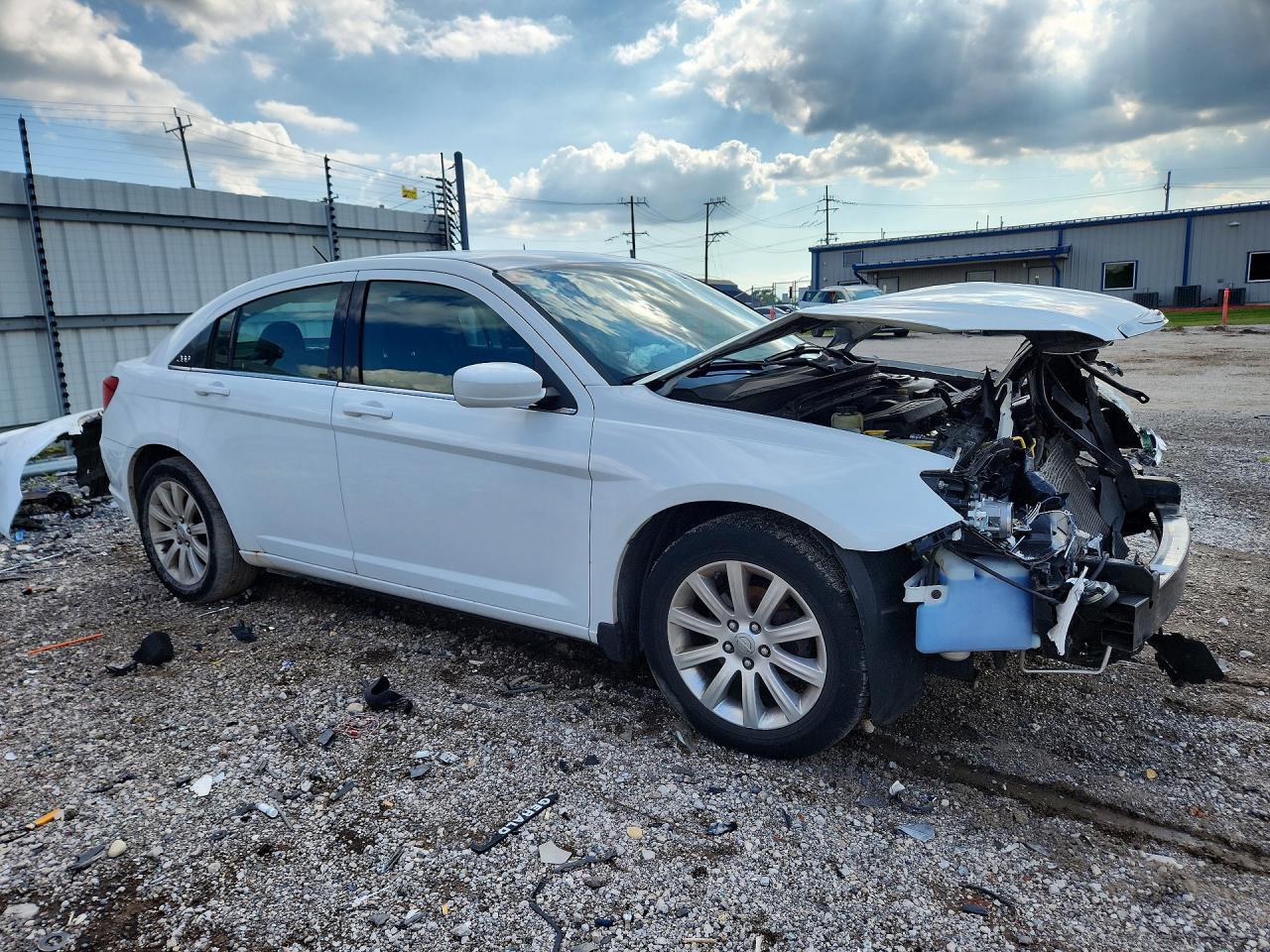 2013 Chrysler 200 Touring - Image 4