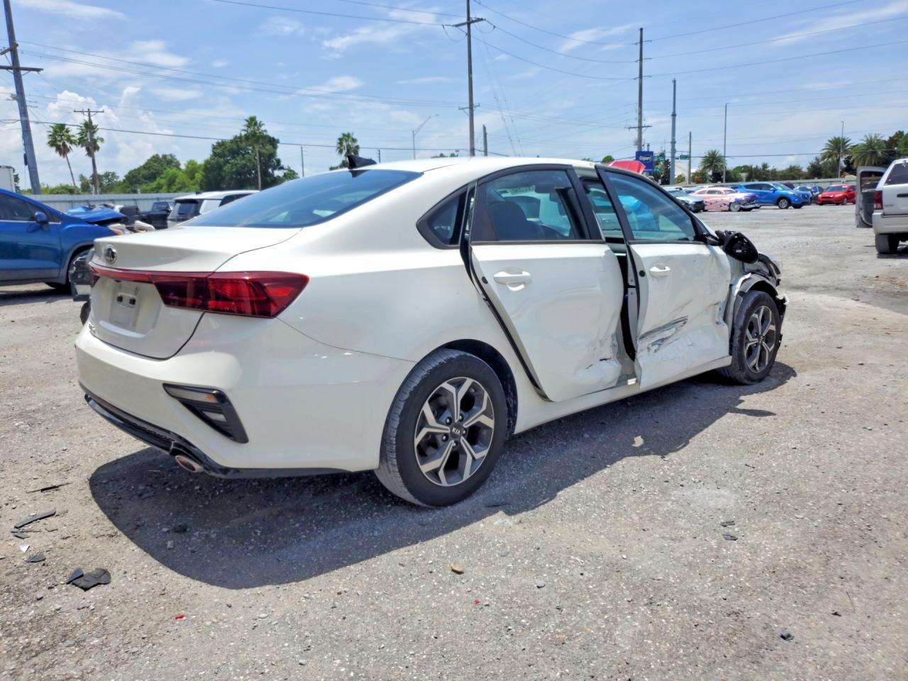 2021 Kia Forte Lxs - Image 3