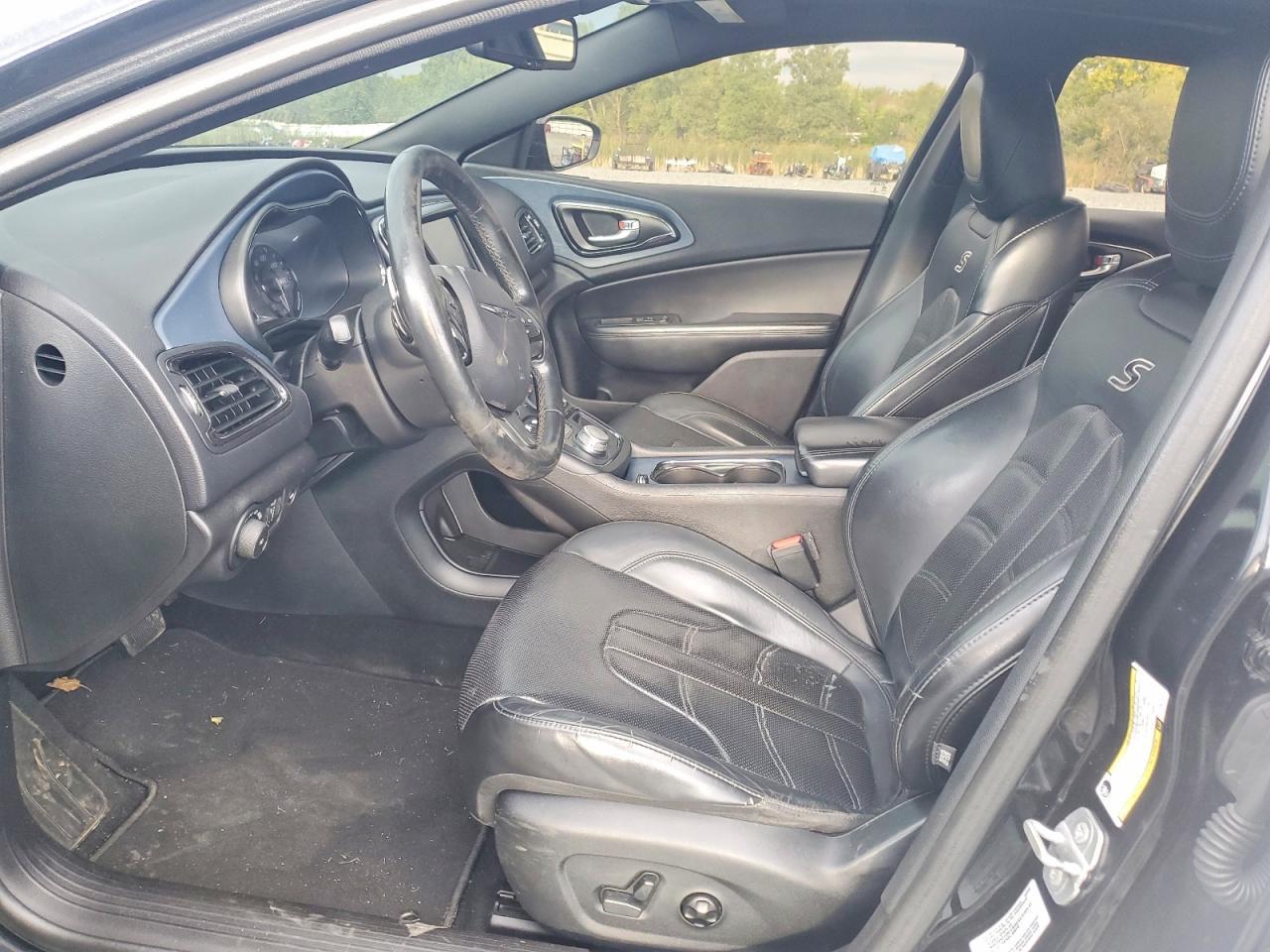 2016 Chrysler 200 S - Image 7