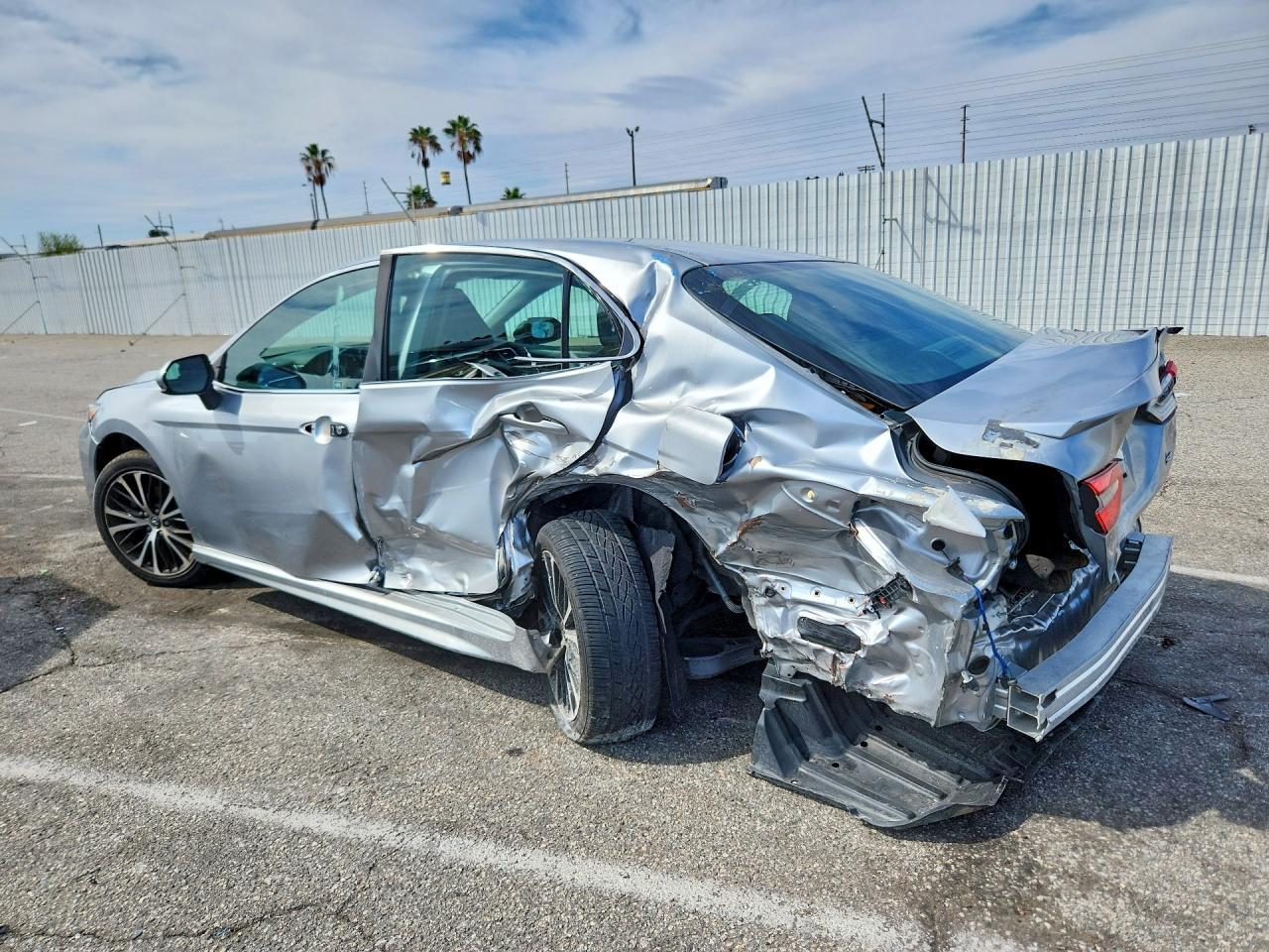 2018 Toyota Camry Se - Фото 2