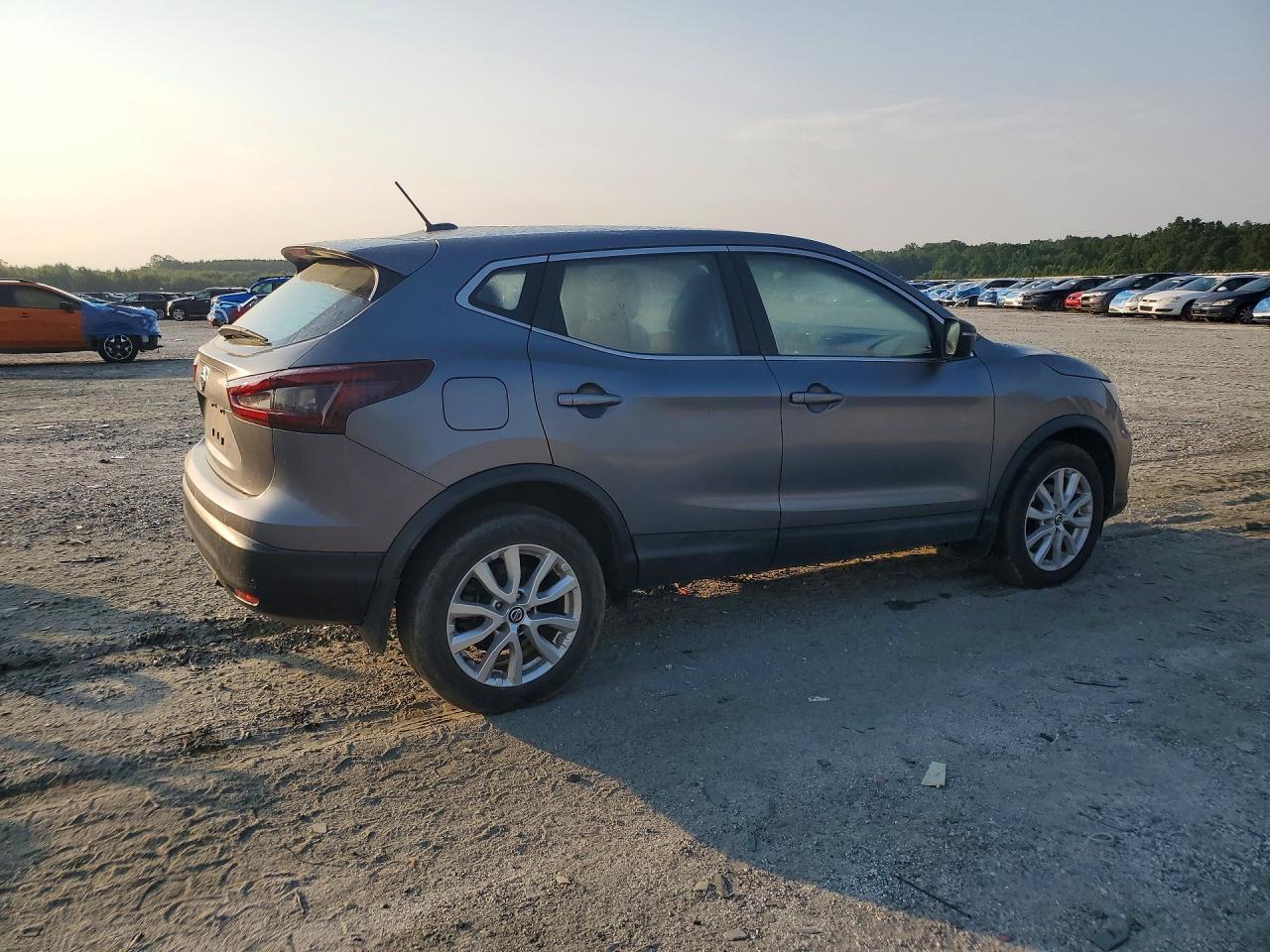 2020 Nissan Rogue Sport S - Image 3