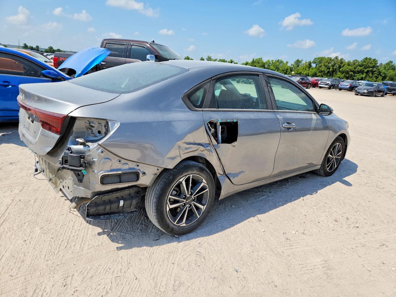 2024 Kia Forte Lxs - Image 3