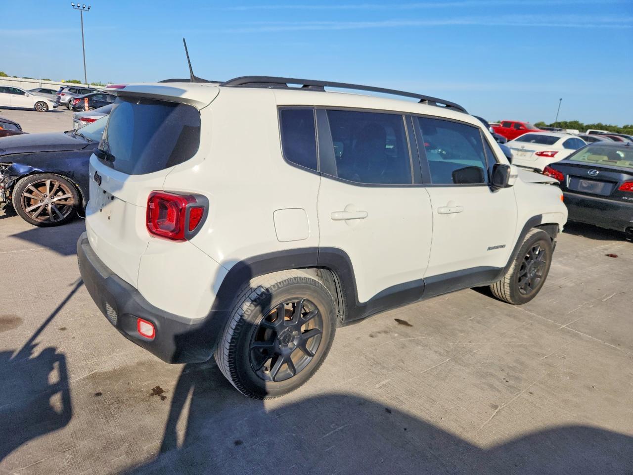 2020 Jeep Renegade Latitude - Image 3
