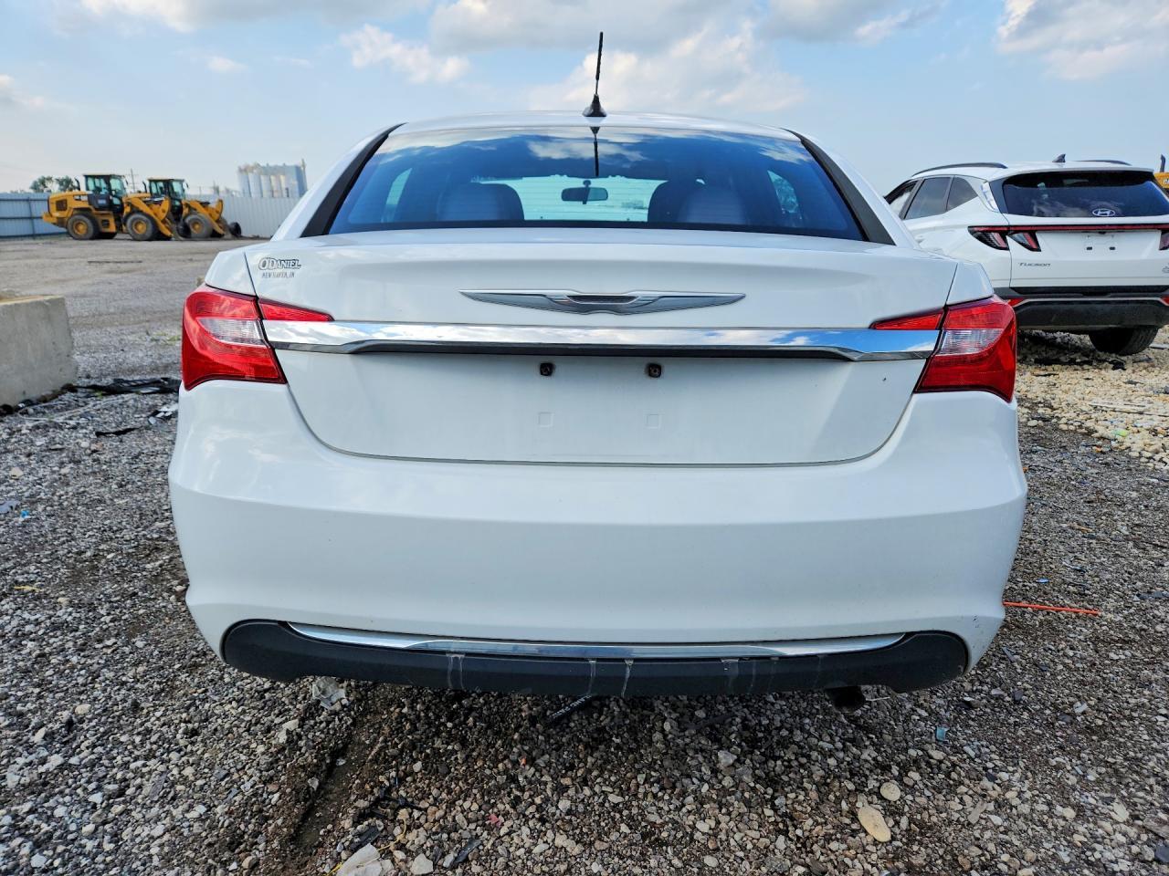 2013 Chrysler 200 Touring - Image 6
