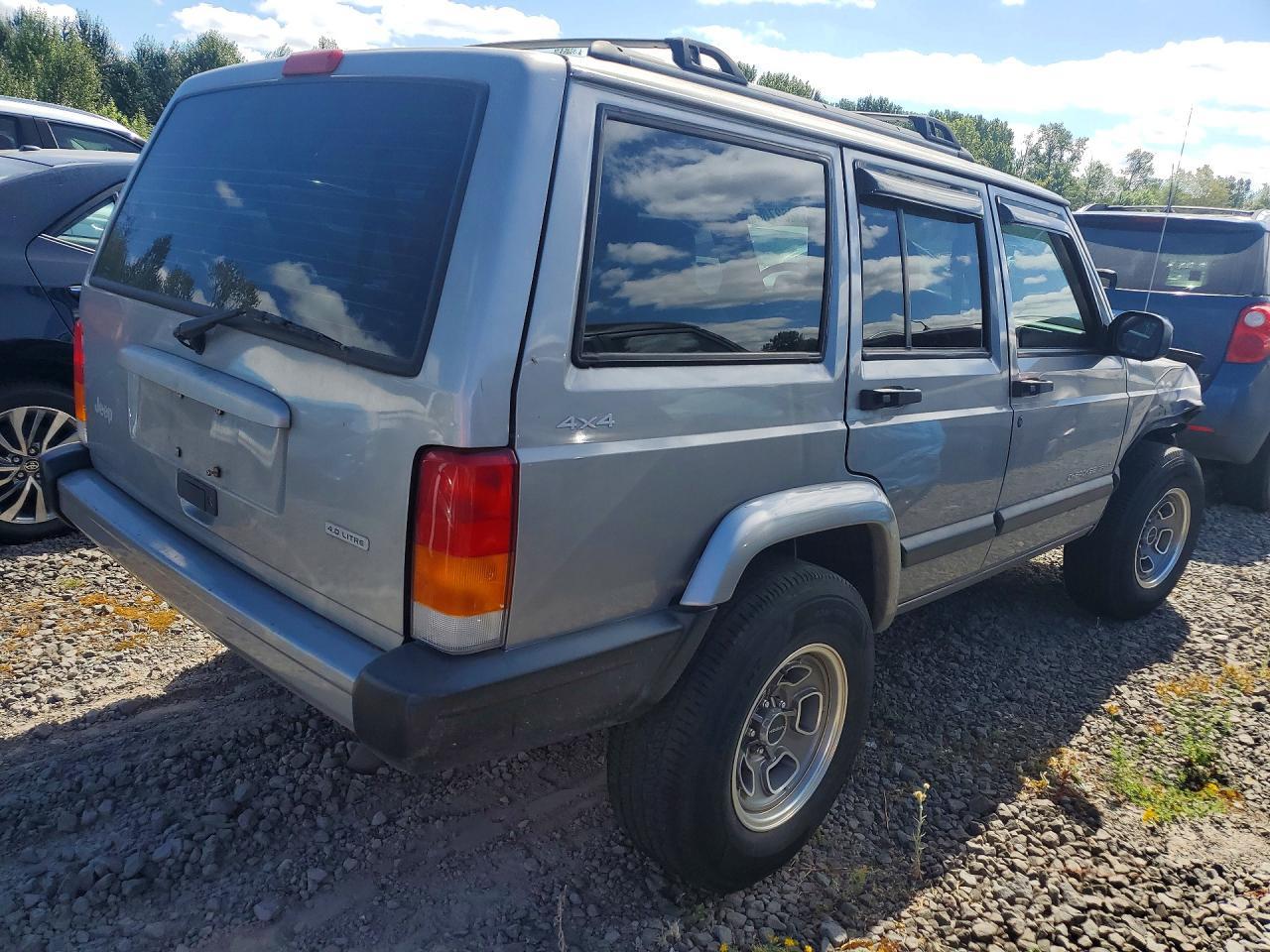 2000 Jeep Cherokee Sport - Image 3